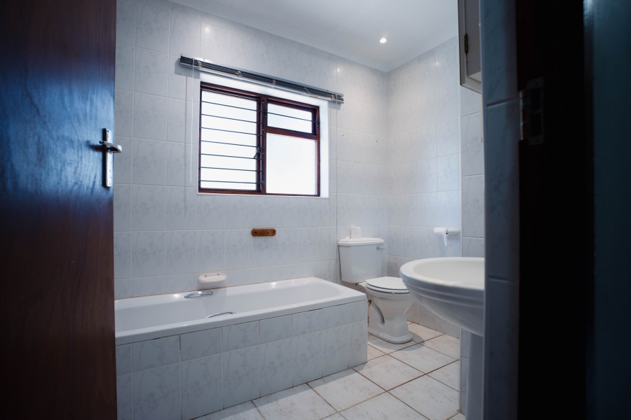 4 Bedroom Property for Sale in Heather Park Western Cape